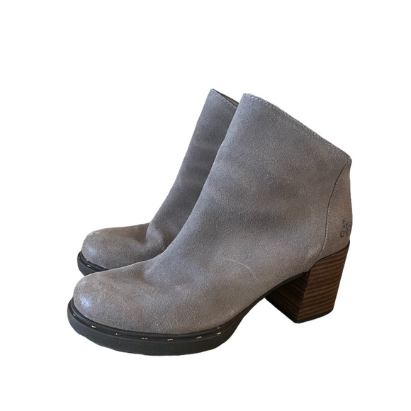 OTBT Montana Suede Ankle Boots size 9 M - Picture 1 of 15